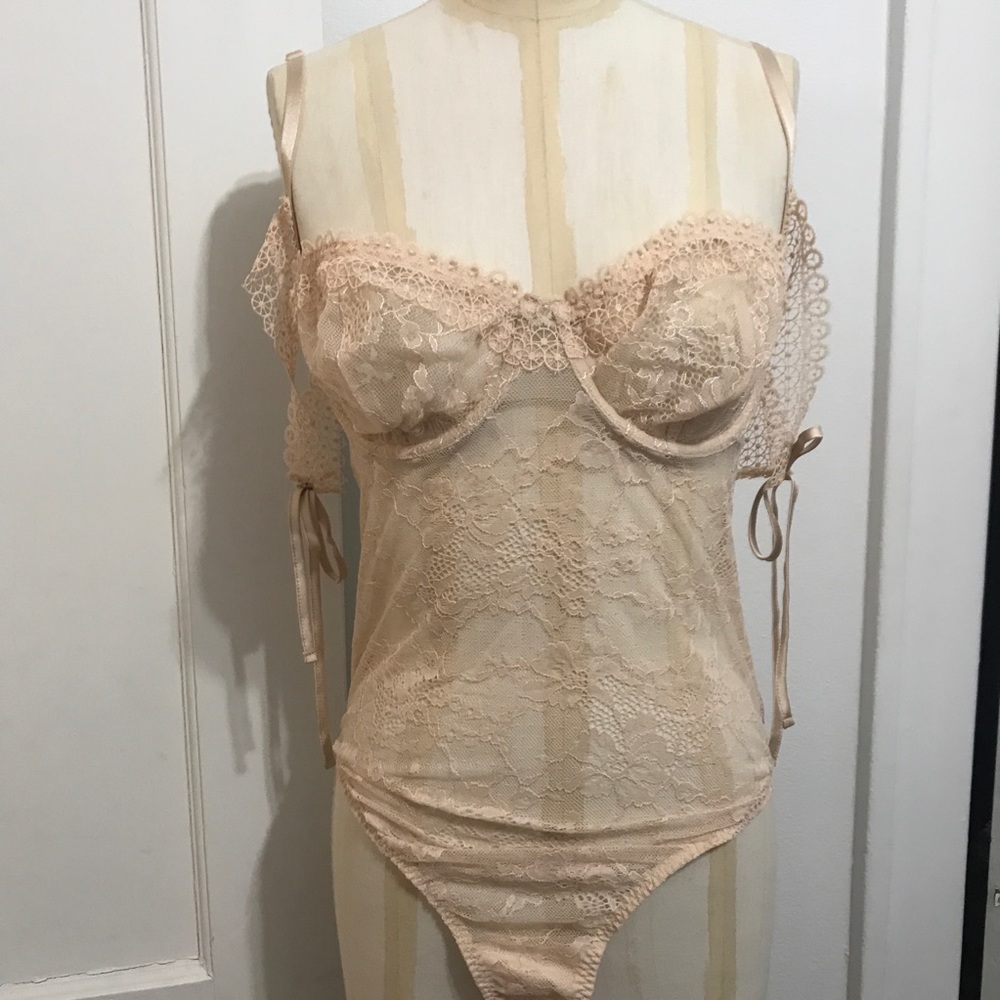 VS Gorgeous Lace off the Shoulder Teddy! - Picture 4 of 8